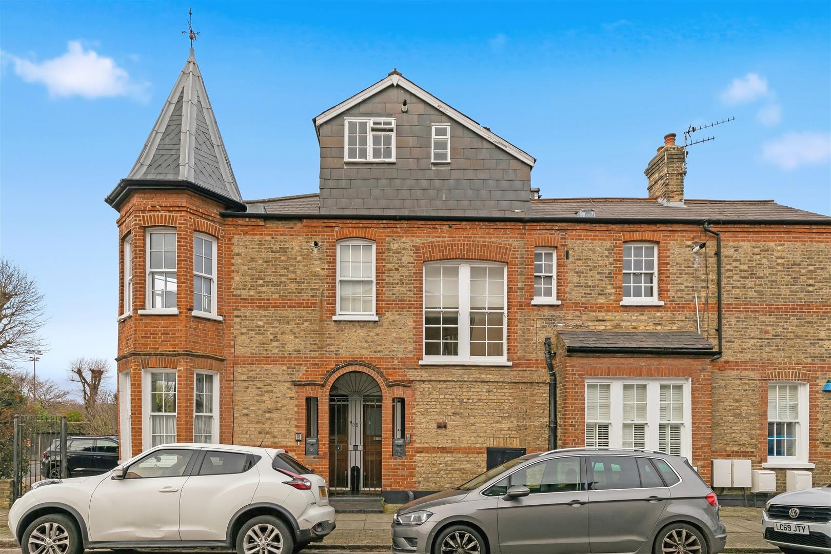 1 bedroom Flat For Sale