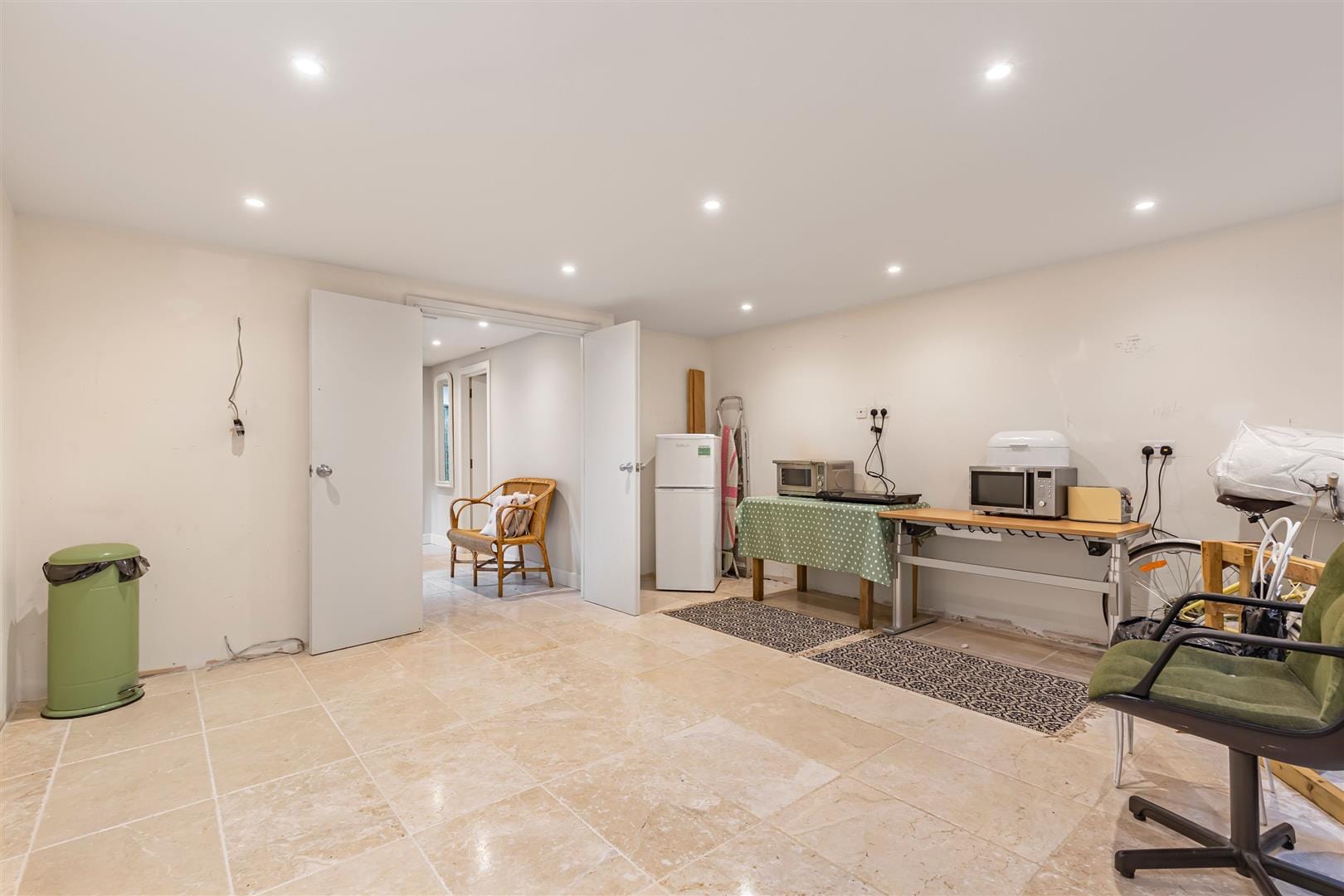 2 bedroom Flat Let