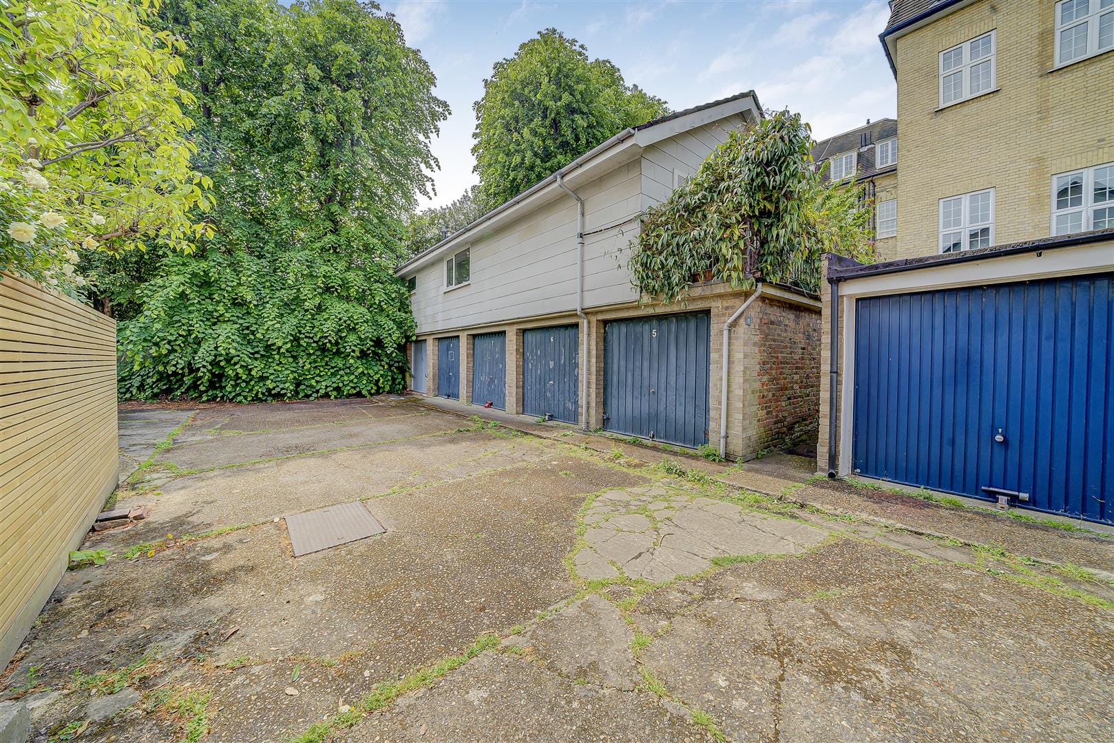 3 bedroom Flat Under Offer