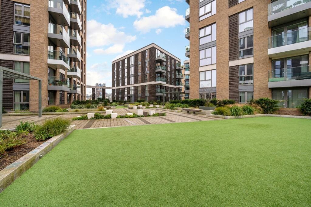 2 bedroom Flat Let