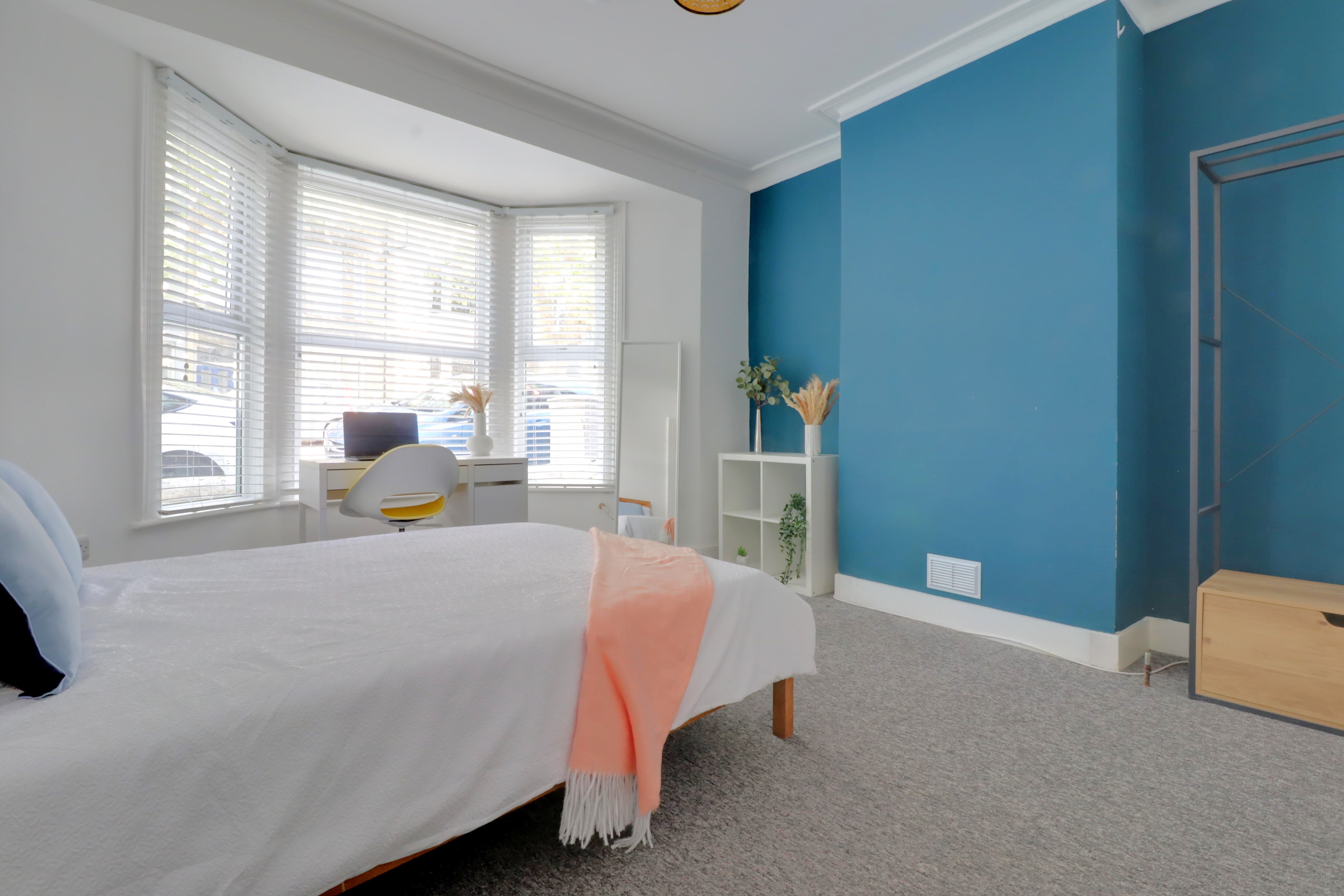 6 bedroom House (unspecified) To Let