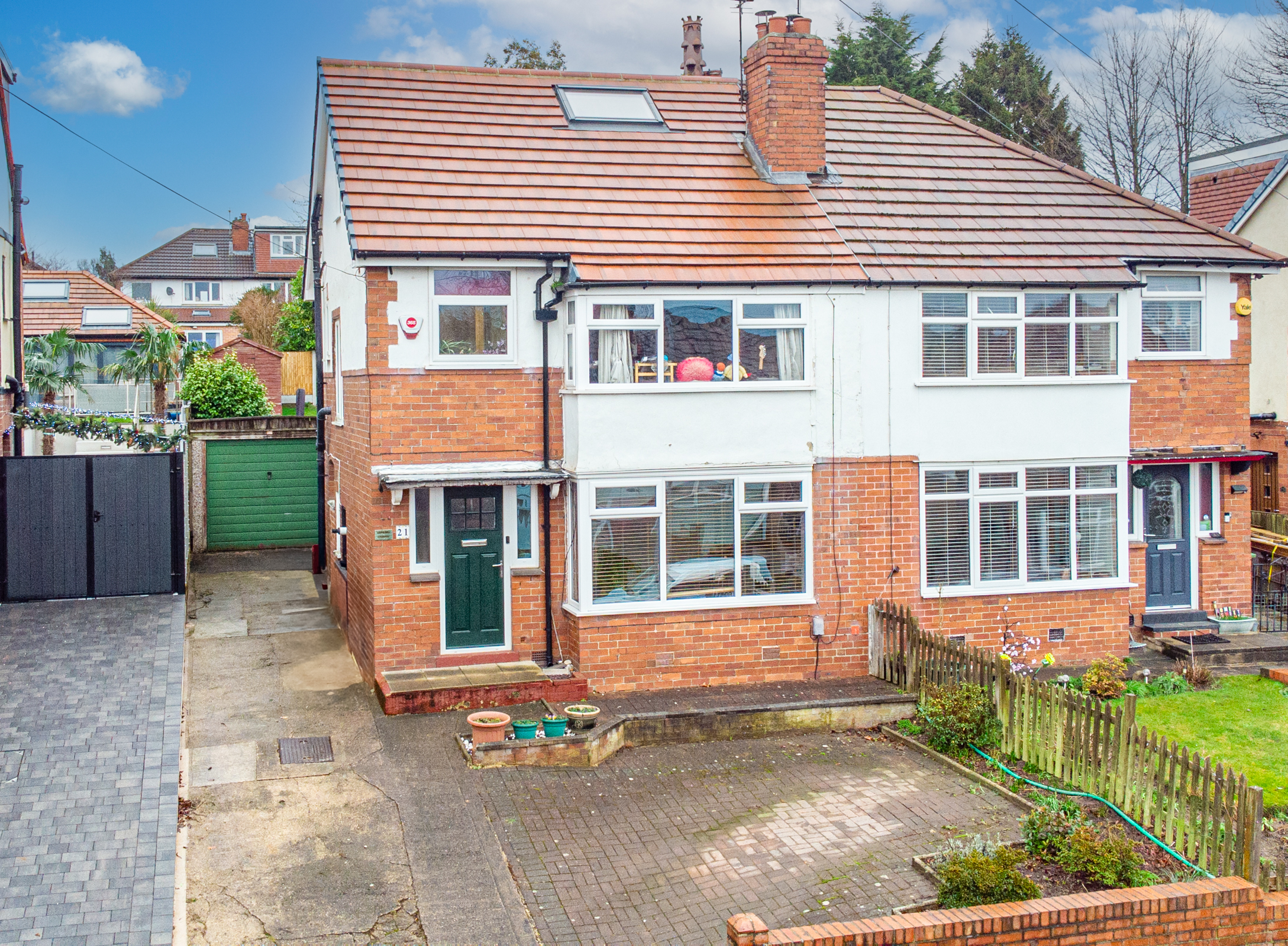 4 bedroom Semi-detached house Under Offer