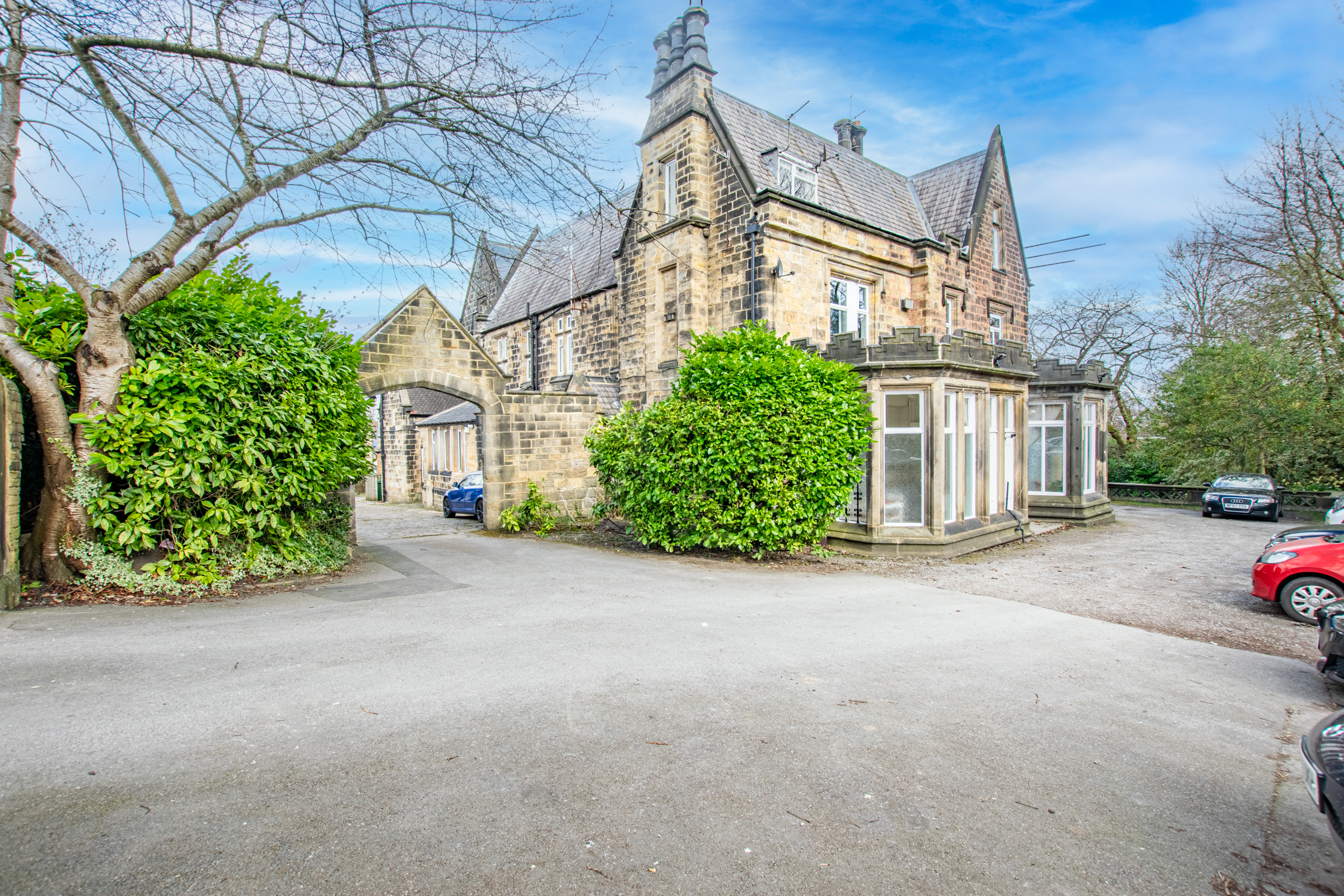 2 bedroom Flat For Sale