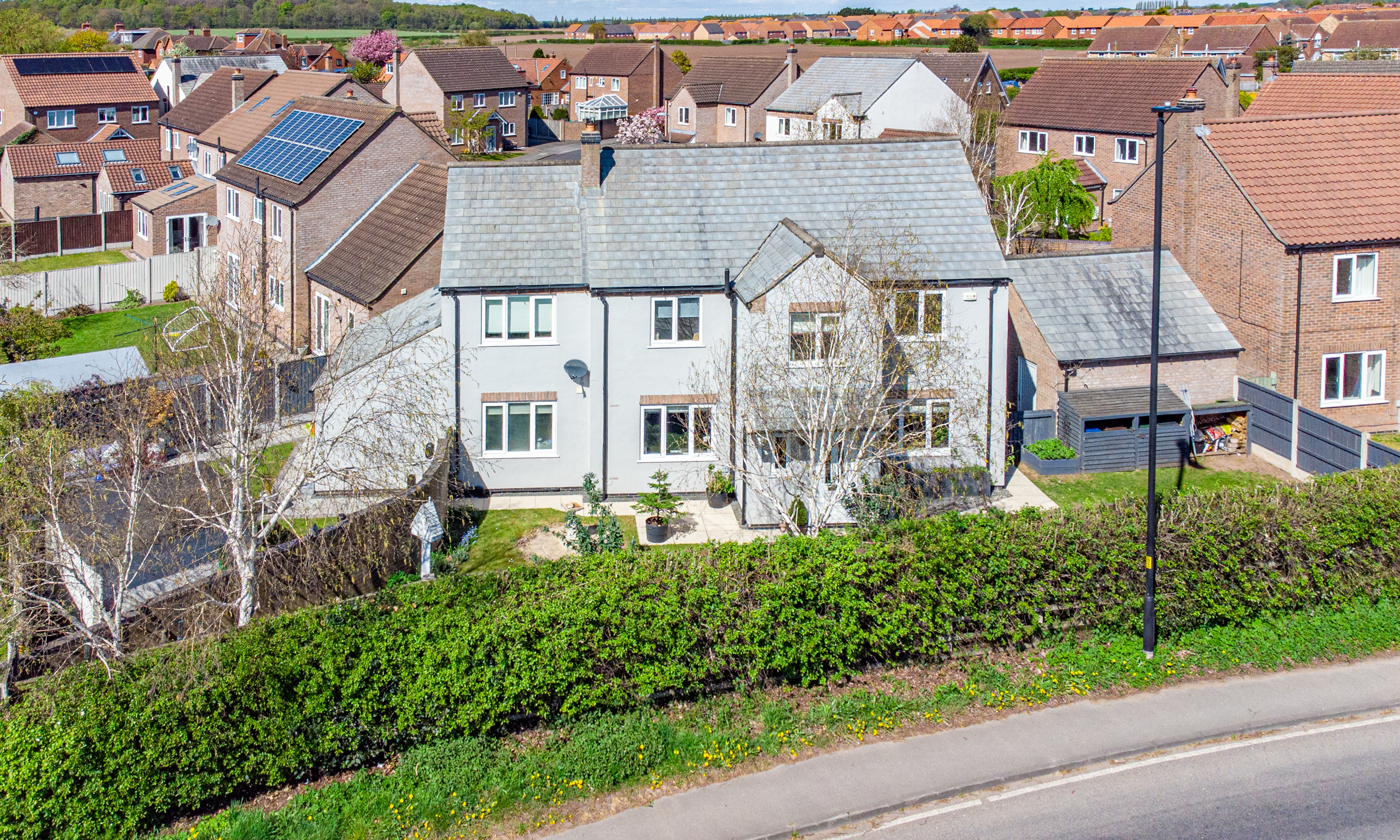 6 bedroom Detached house Under Offer