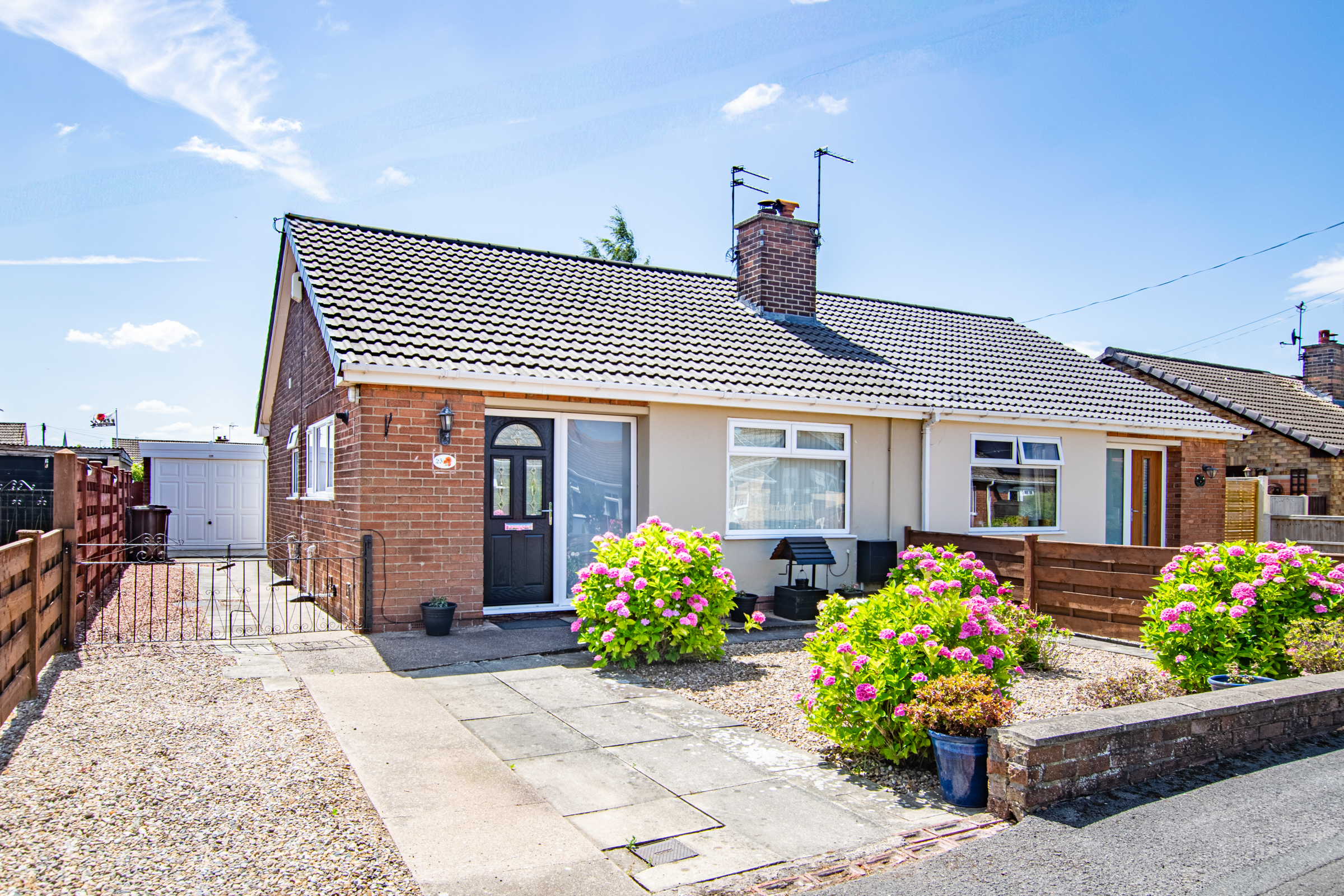 2 bedroom Detached bungalow Under Offer