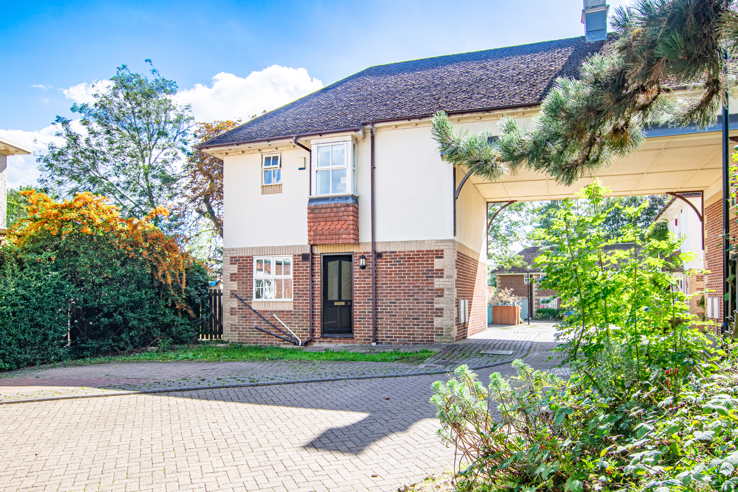 2 bedroom Detached house Under Offer