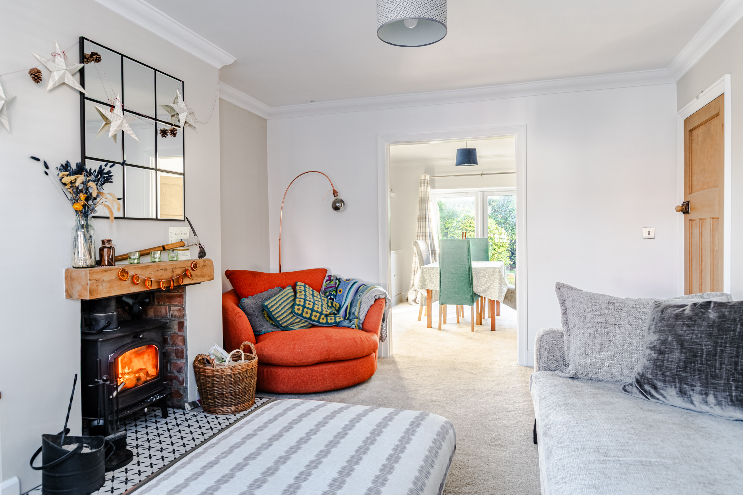 3 bedroom Semi-detached house Under Offer