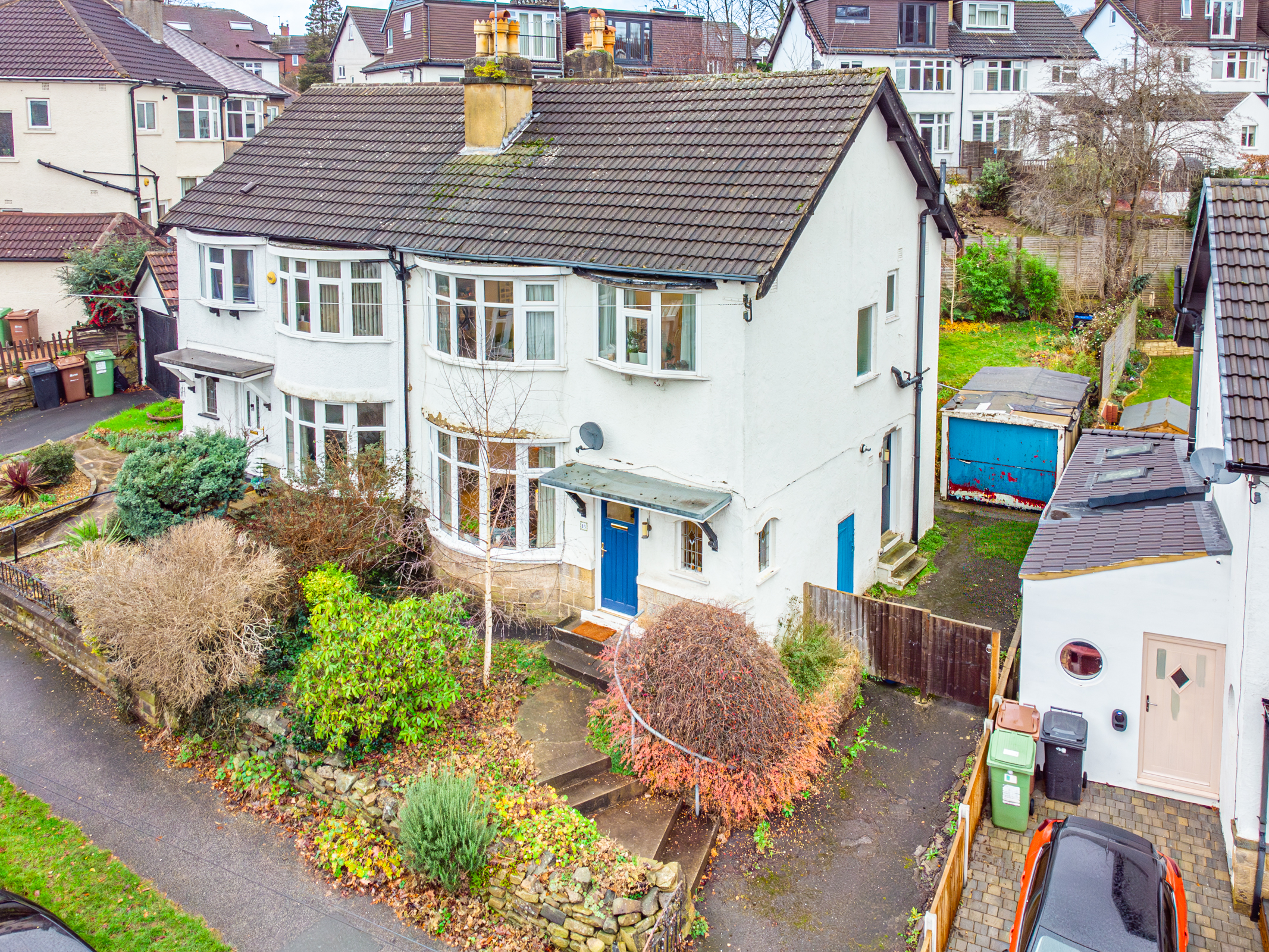 3 bedroom Semi-detached house Under Offer
