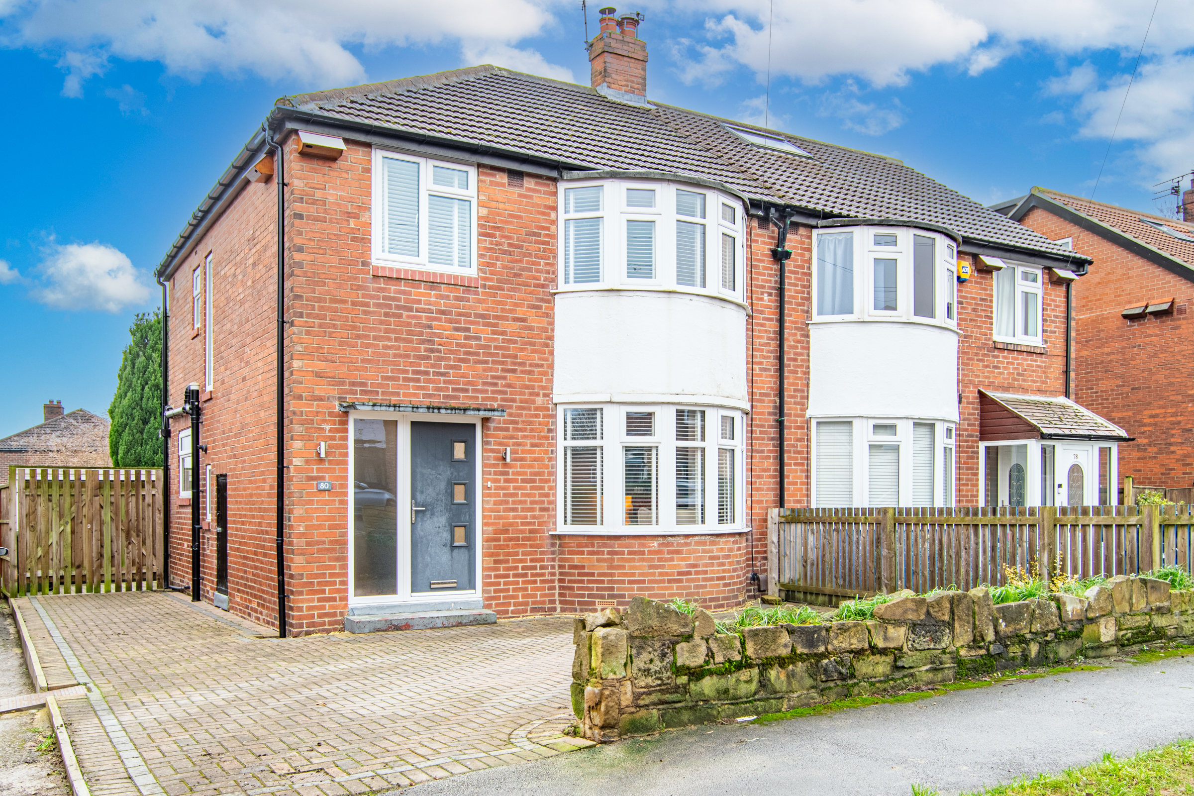 3 bedroom Semi-detached house Under Offer