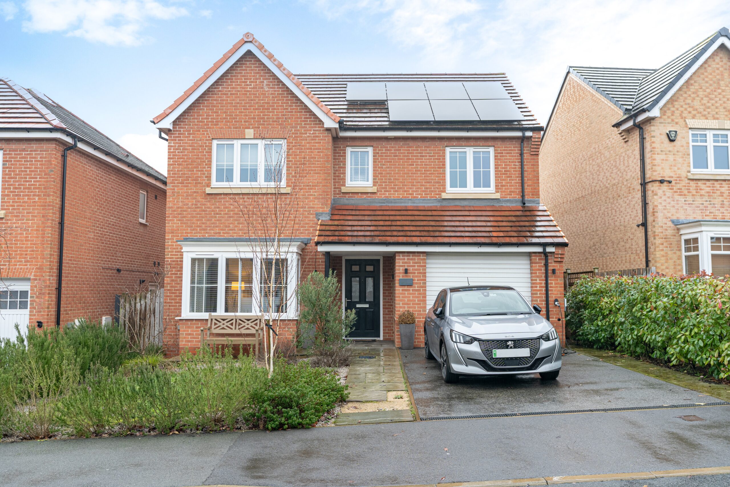 4 bedroom Detached house Under Offer