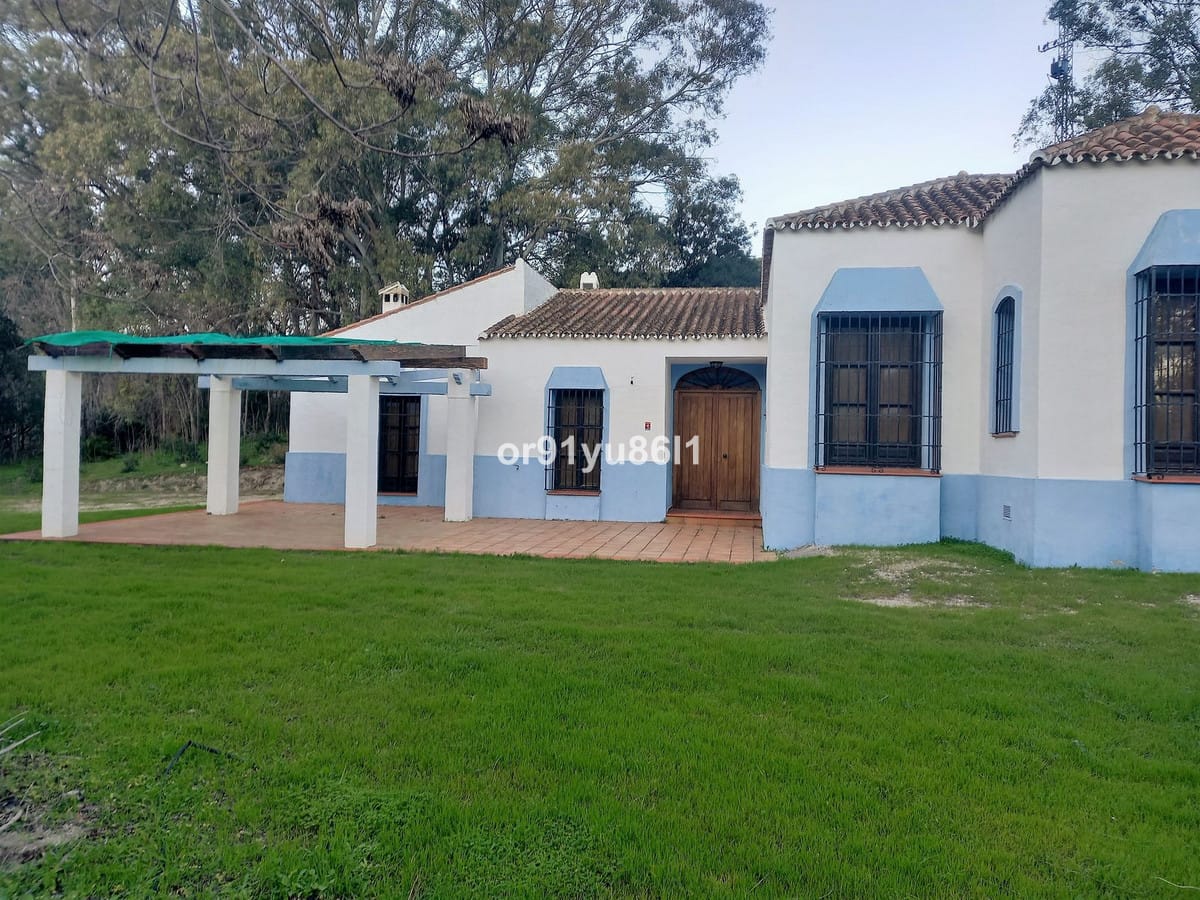 5 bedroom Villa For Sale