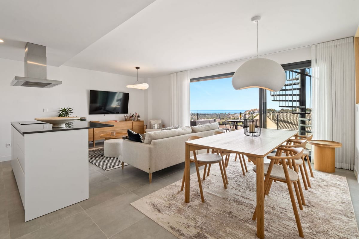 3 bedroom Apartment For Sale