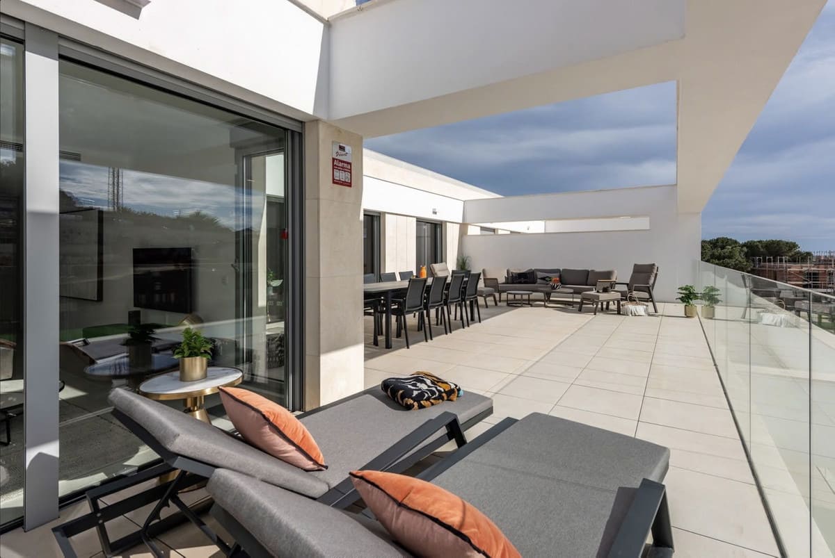 3 bedroom Apartment For Sale