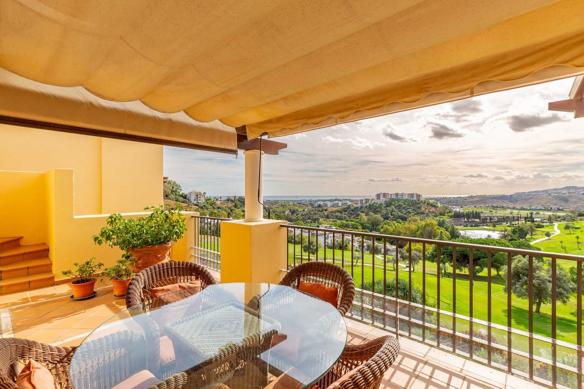 3 bedroom Apartment For Sale