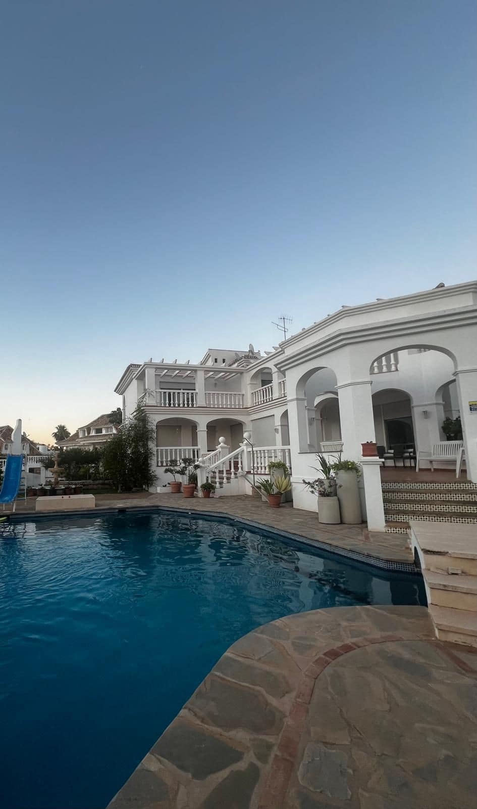 5 bedroom Villa For Sale