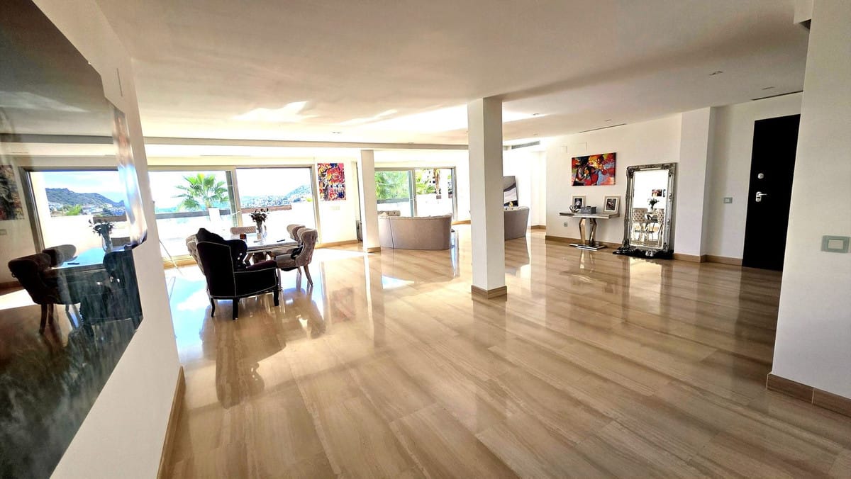 3 bedroom Apartment For Sale