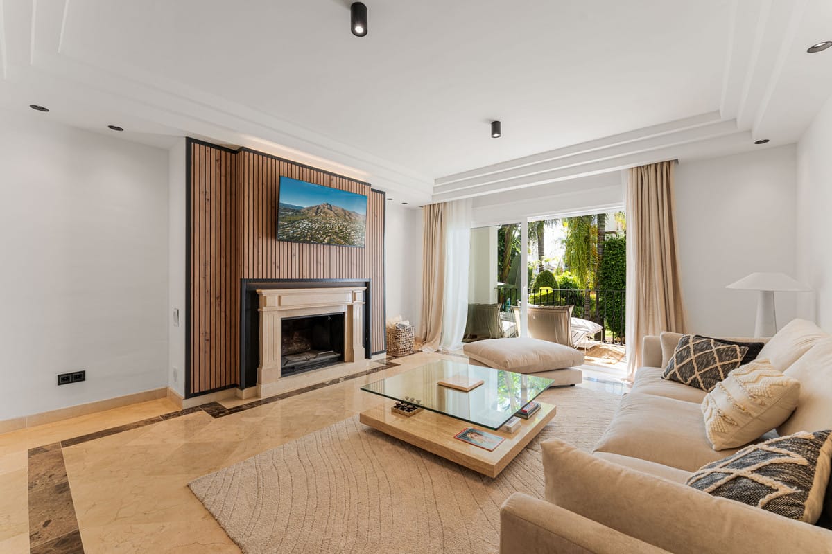 3 bedroom Apartment For Sale