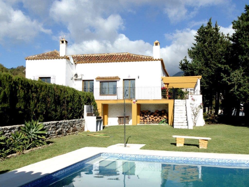 5 bedroom Villa For Sale