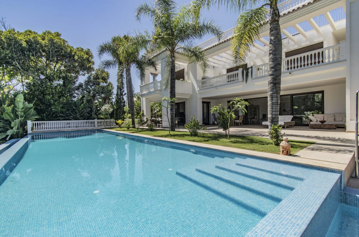 6 bedroom Villa For Sale
