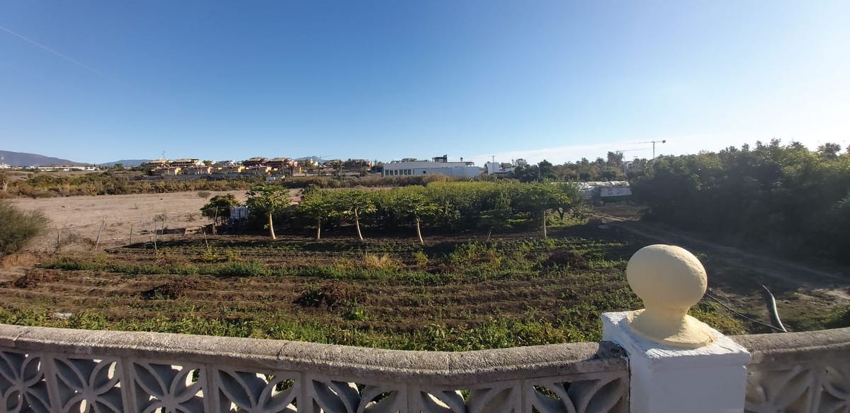 9 bedroom Villa For Sale