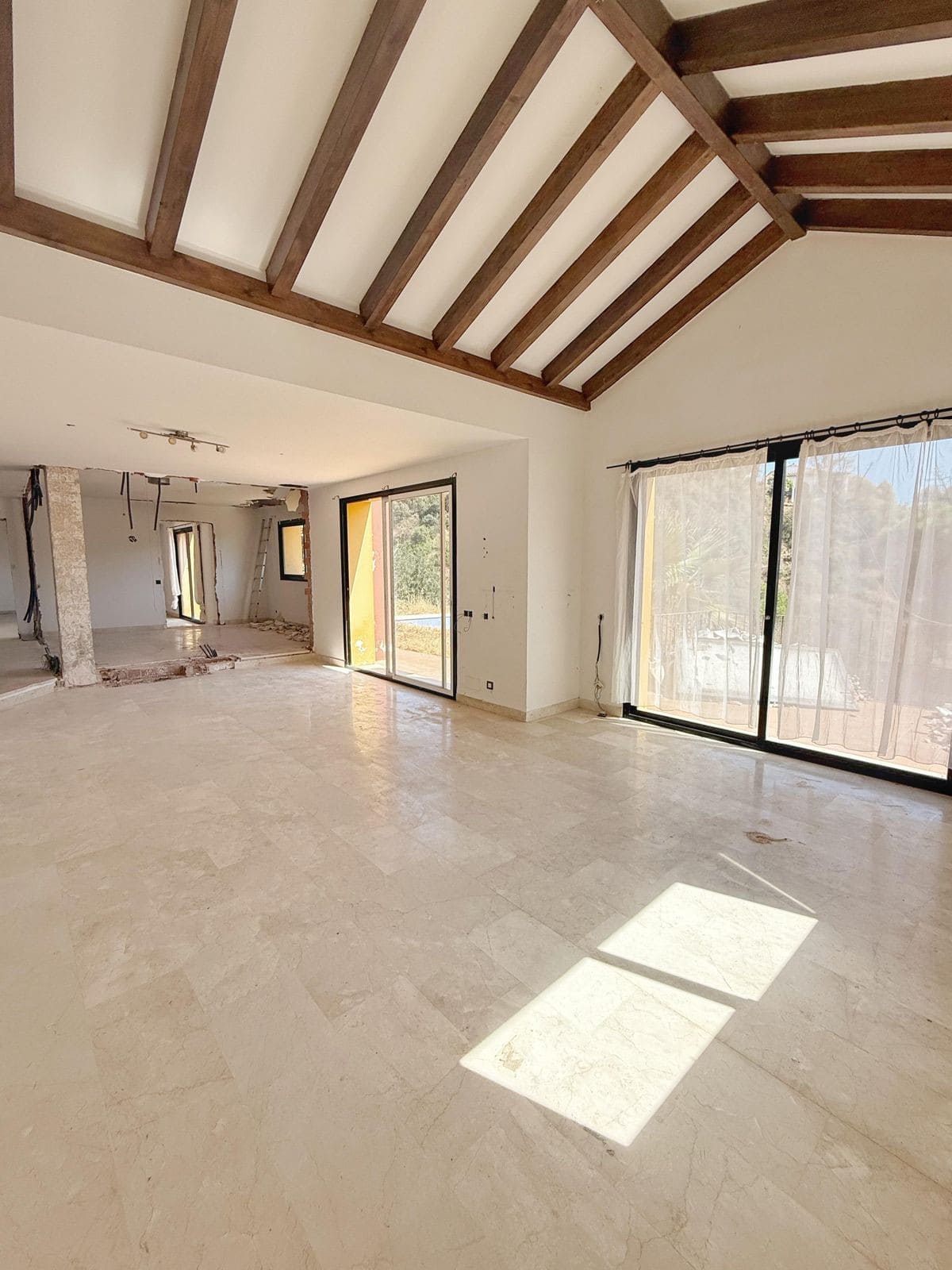 5 bedroom Villa For Sale