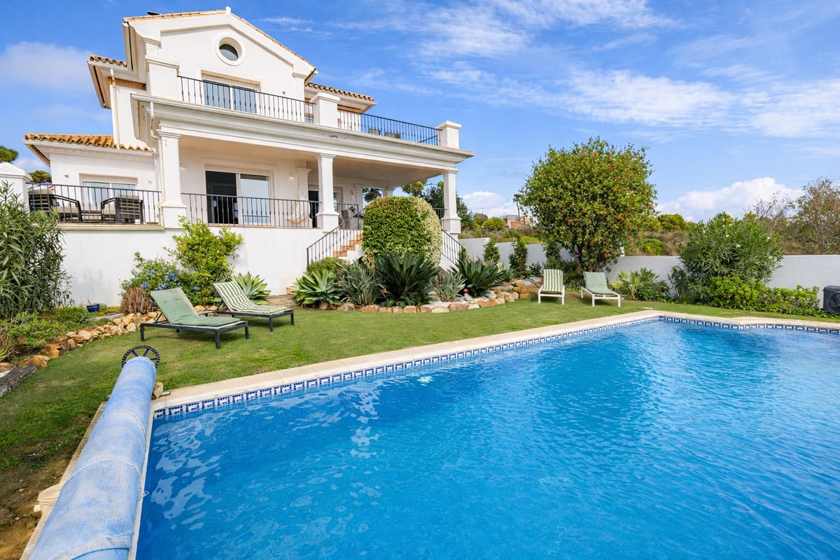 4 bedroom Villa For Sale