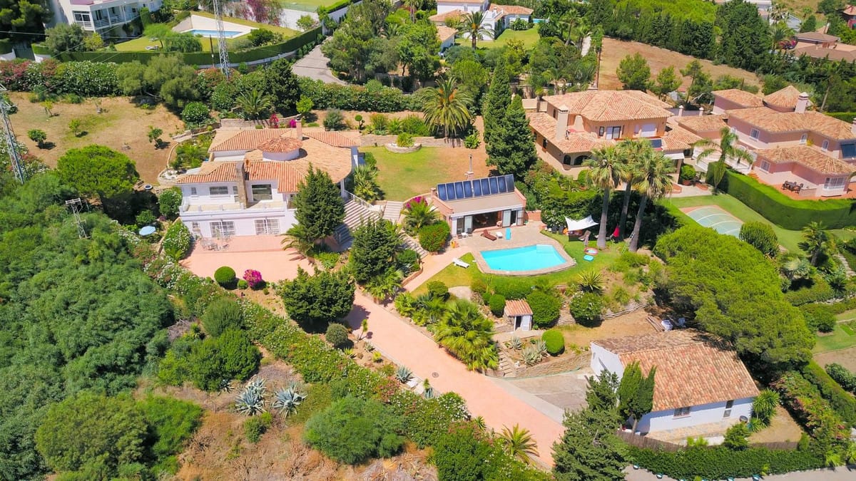 5 bedroom Villa For Sale