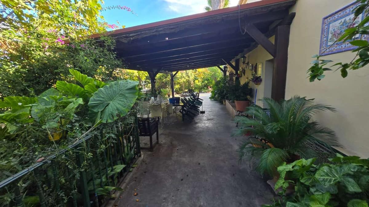 6 bedroom Villa For Sale