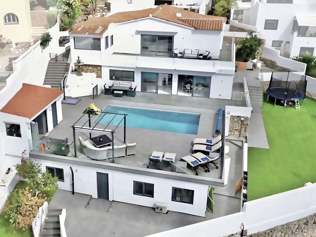 6 bedroom Villa For Sale