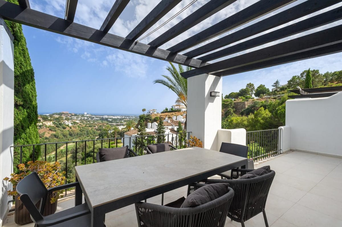 3 bedroom Apartment For Sale