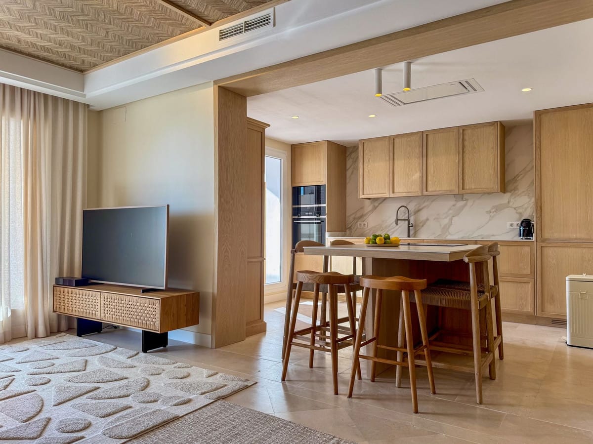3 bedroom Apartment For Sale