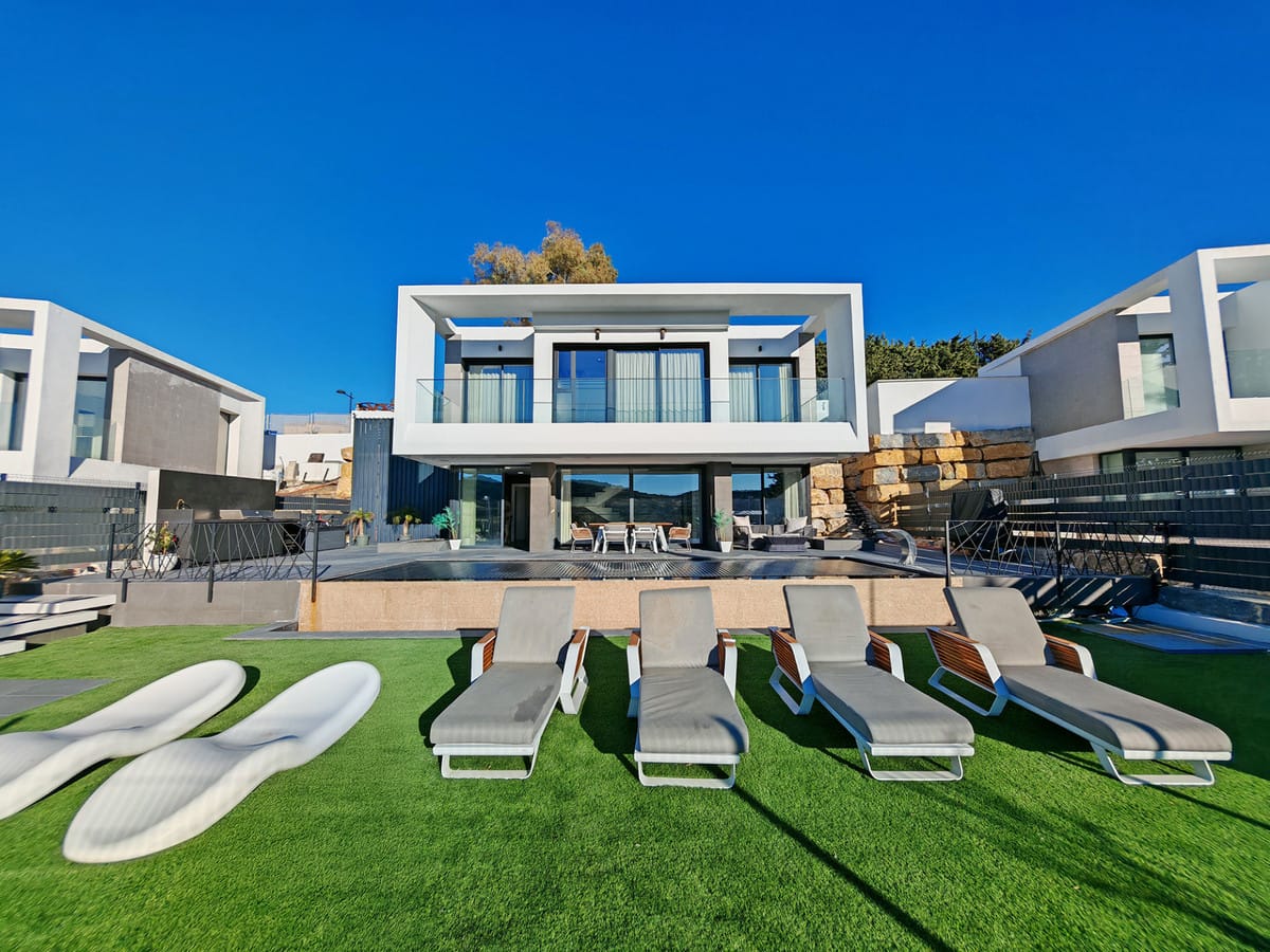 4 bedroom Villa For Sale