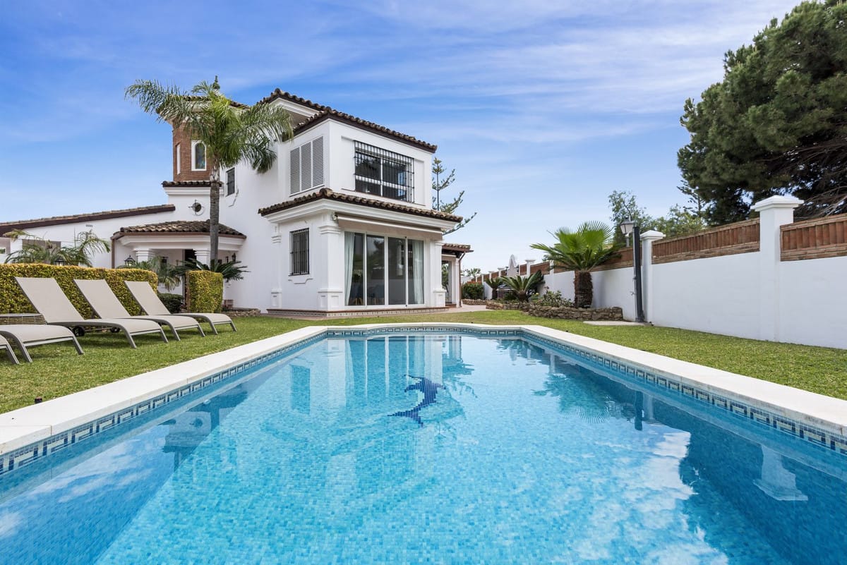 5 bedroom Villa For Sale