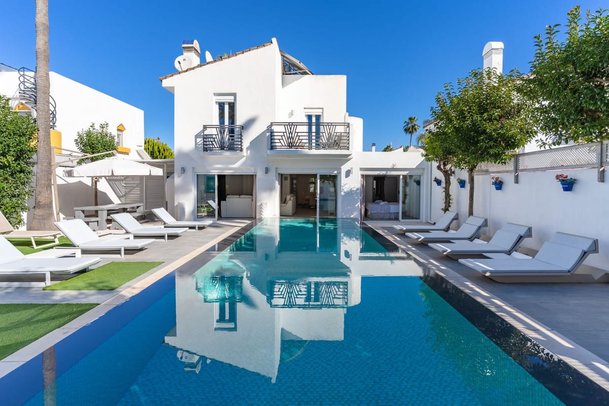 5 bedroom Villa For Sale