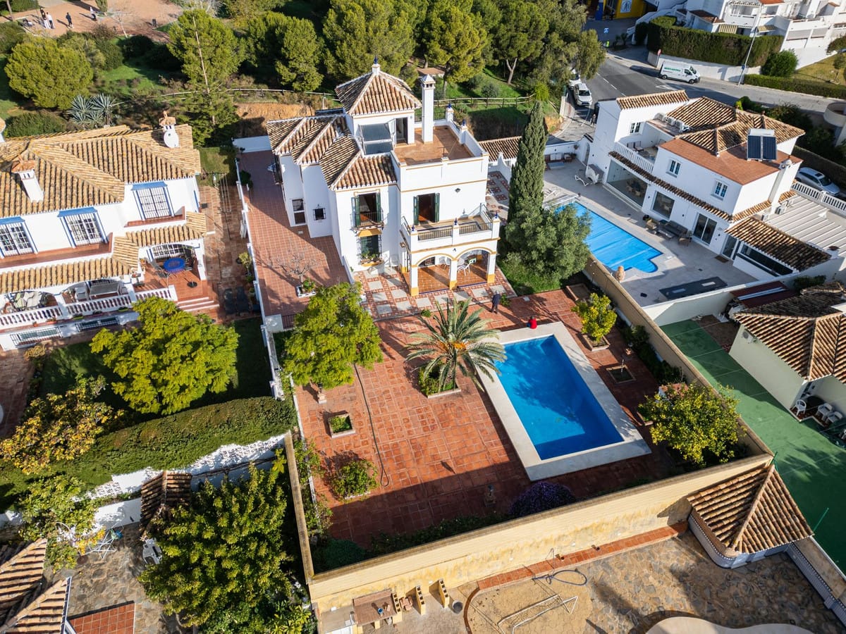 5 bedroom Villa For Sale