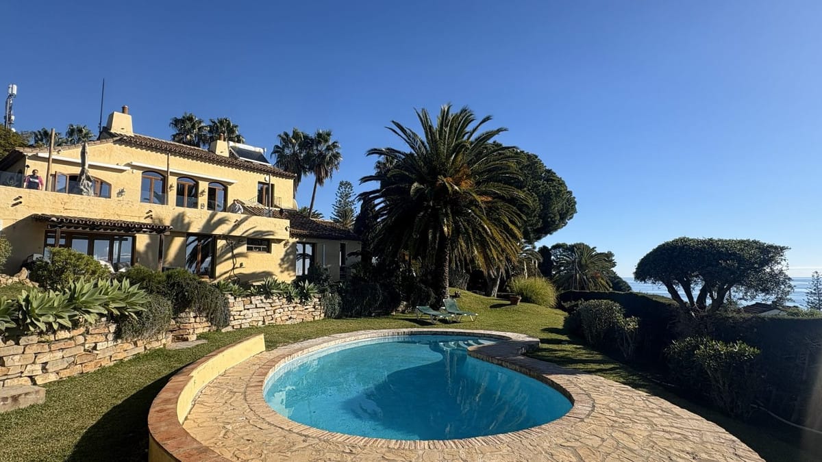 5 bedroom Villa For Sale