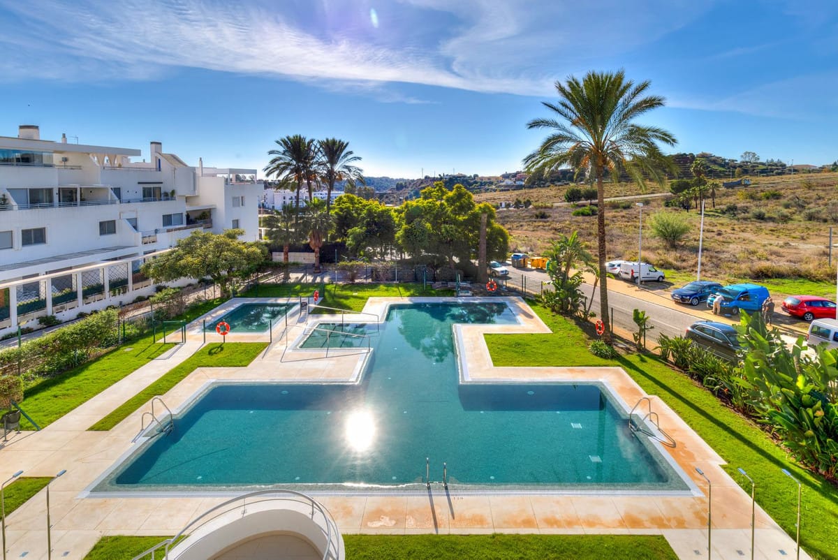 5 bedroom Apartment For Sale