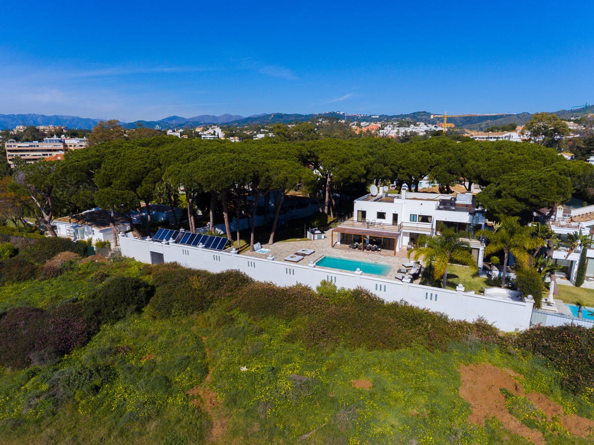 8 bedroom Villa For Sale