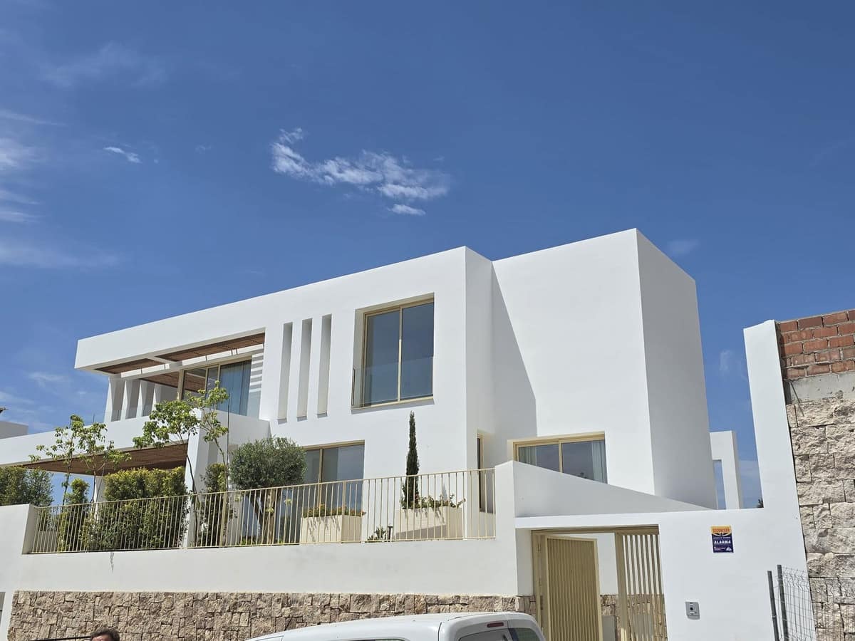 6 bedroom Villa For Sale