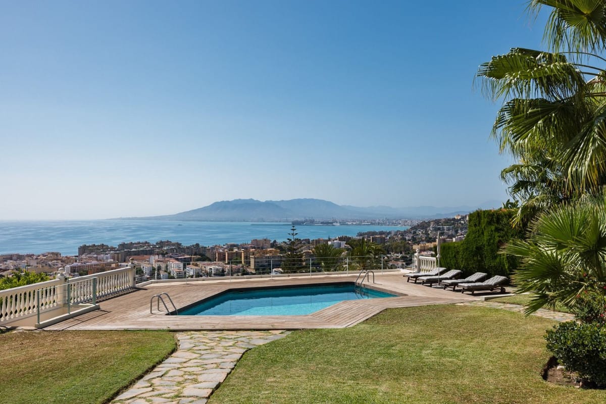 5 bedroom Villa For Sale