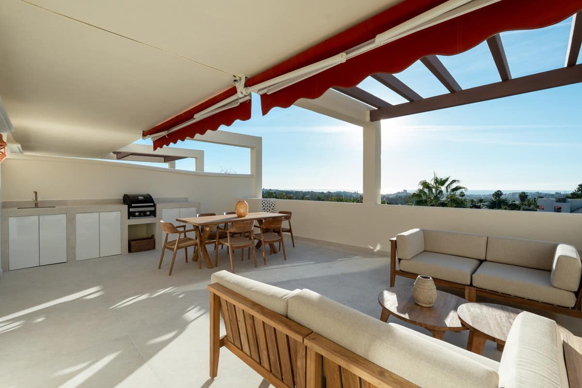 3 bedroom Apartment For Sale