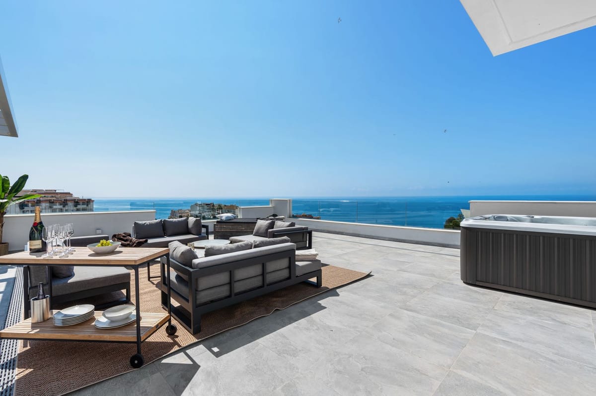 3 bedroom Apartment For Sale