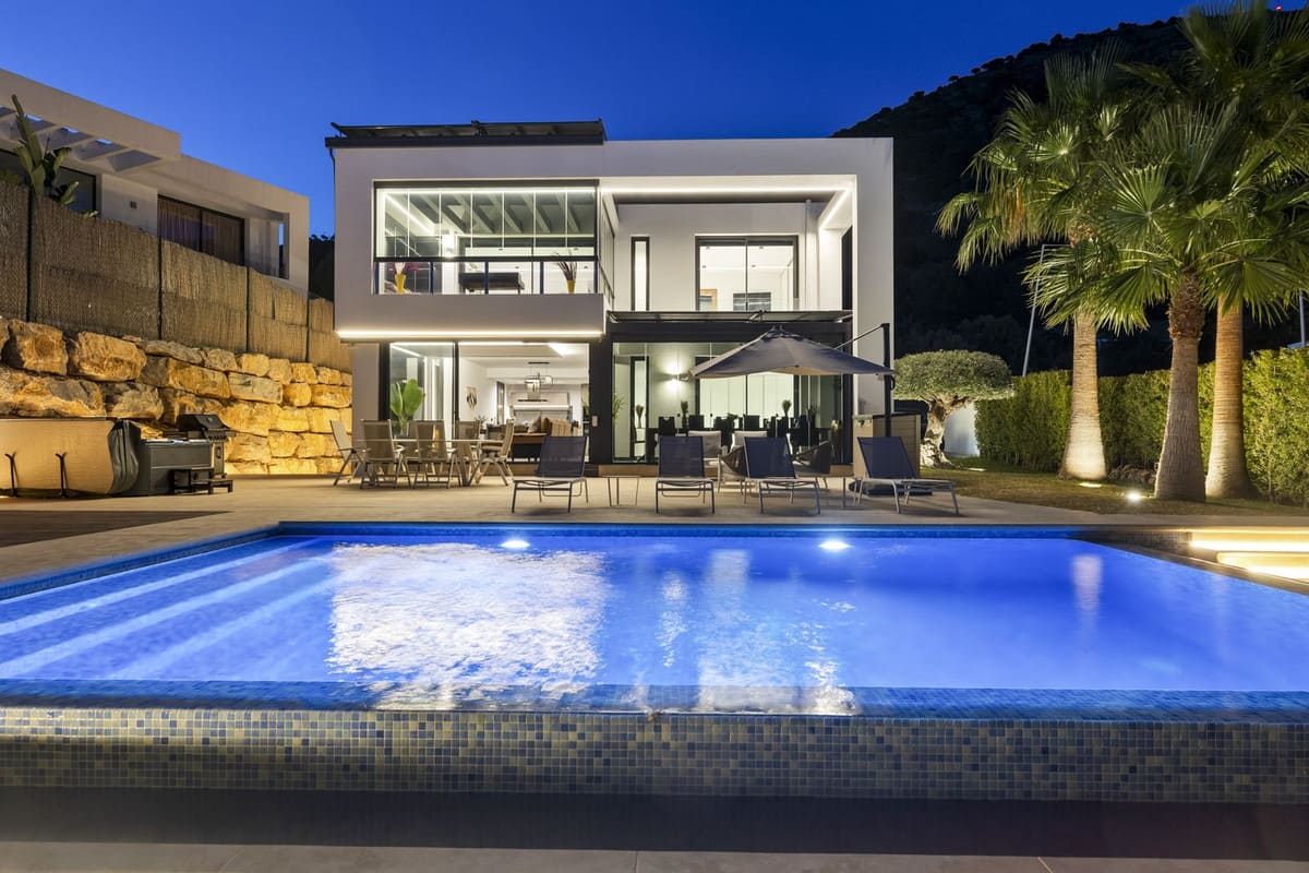 4 bedroom Villa For Sale
