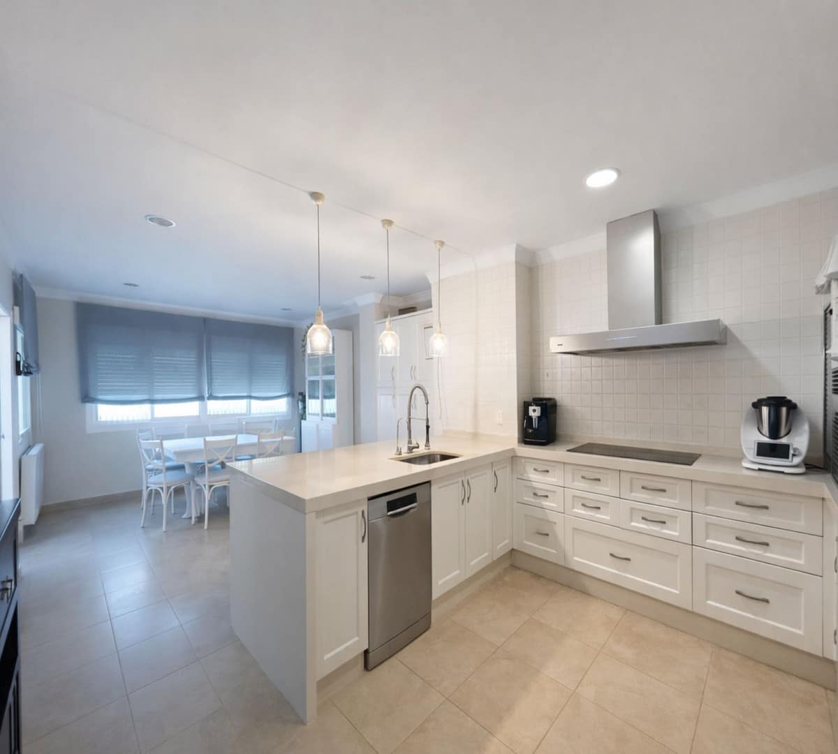 5 bedroom Villa For Sale