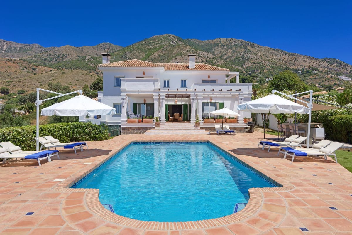 6 bedroom Villa For Sale