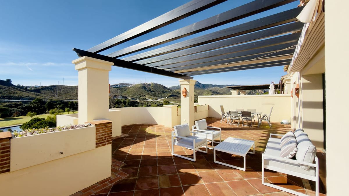3 bedroom Apartment For Sale