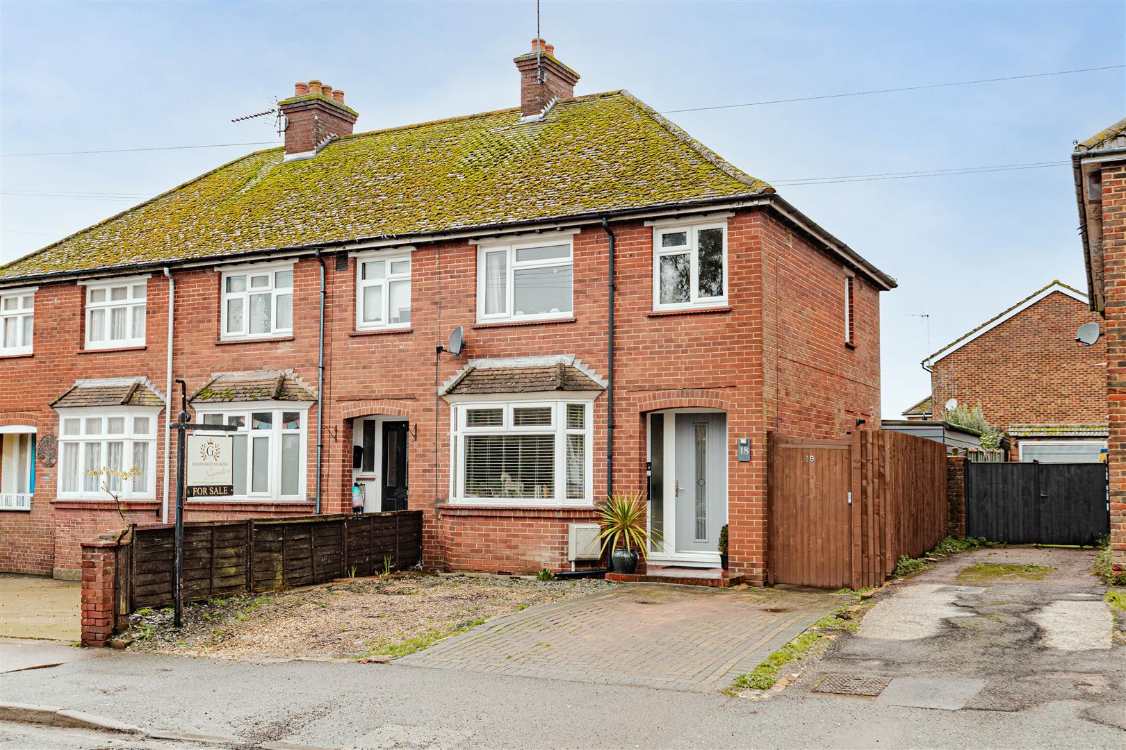 3 bedroom End of terrace house Under Offer