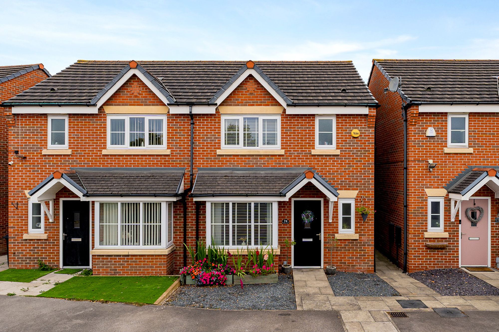 3 bedroom Semi-detached house Under Offer