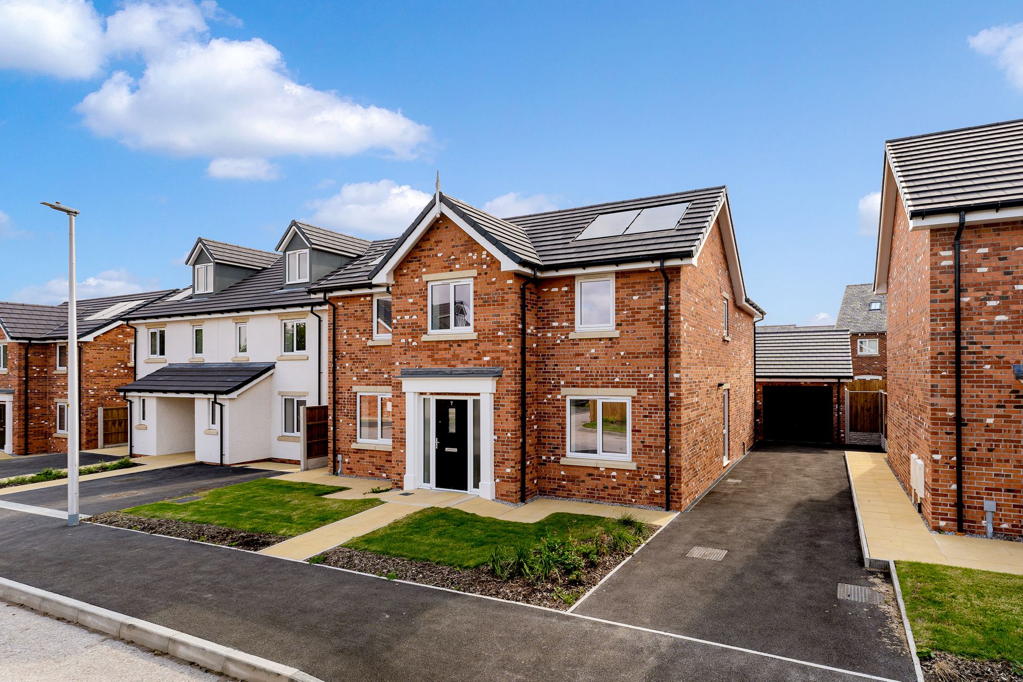 4 bedroom Detached house Under Offer
