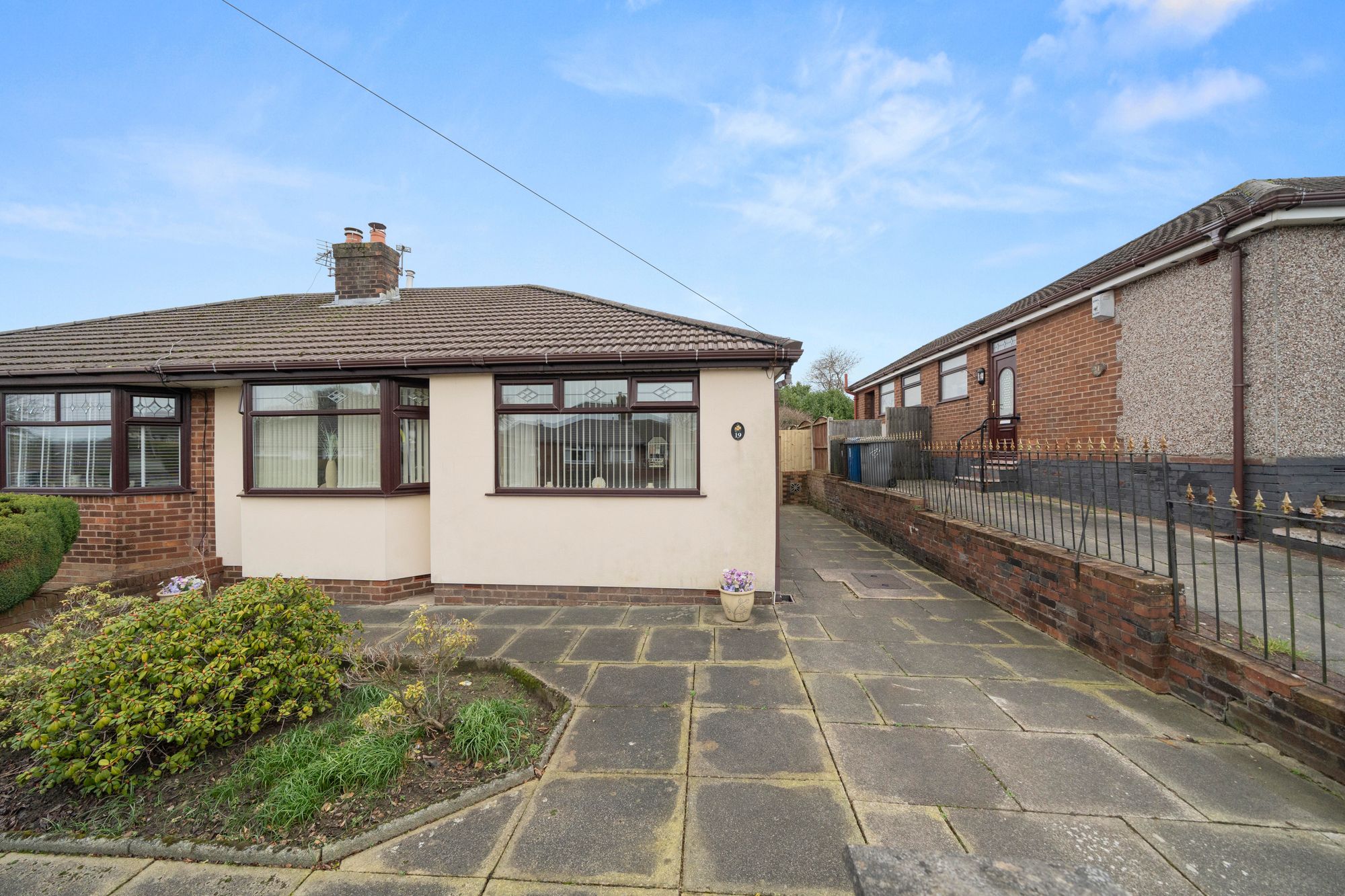 3 bedroom Detached bungalow For Sale